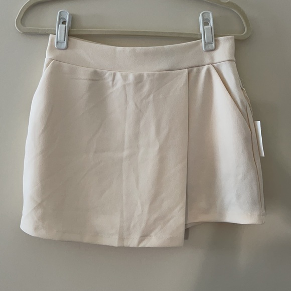 Forever 21 Textured Wrap-front Skort - Ivory NWT - Picture 2 of 4